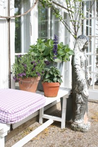 havebænk med pynt