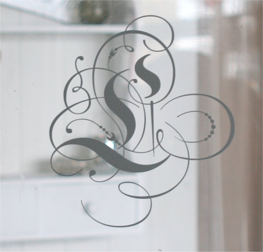 Monogram L Monogram L