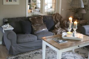 pynt en sofa med puder