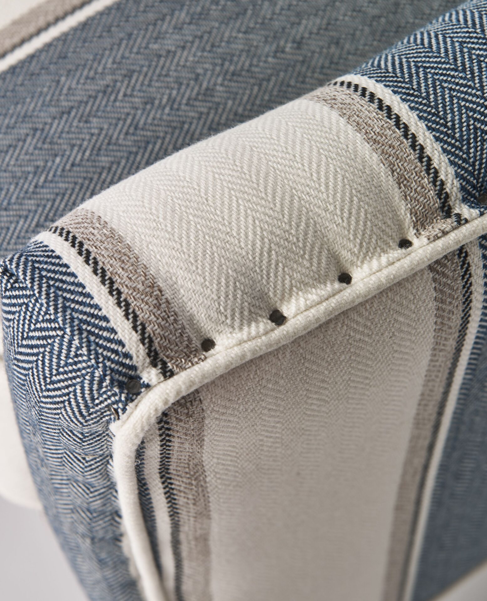 Lænestol - Cavendish Armchair, blue stripe BESTILLINGSVARER Lænestol - Cavendish Armchair, blue stripe BESTILLINGSVARER