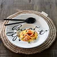 Buon Appetito Pasta Plate - Riviera Maison 2 STK. TILBAGE Buon Appetito Pasta Plate - Riviera Maison 2 STK. TILBAGE