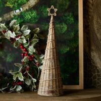 Rattan juletræ - Rustic Rattan Tree Swirl Decoration Rattan juletræ - Rustic Rattan Tree Swirl Decoration