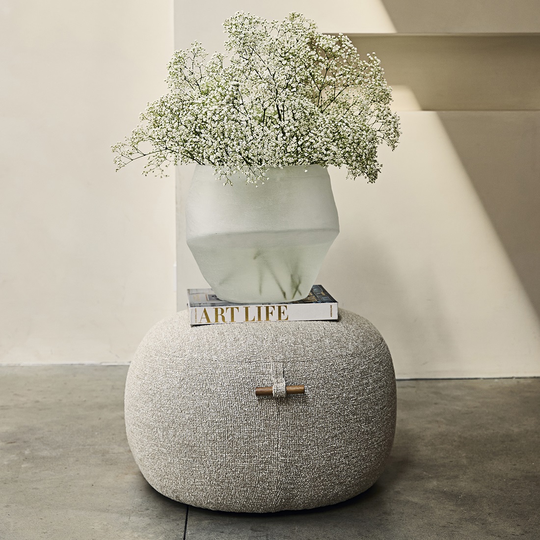 Puf - Aspen Footstool, Mountain Weave, Dune Sand BESTILLINGSVARER Puf - Aspen Footstool, Mountain Weave, Dune Sand BESTILLINGSVARER