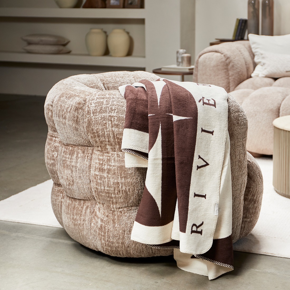 Lænestol Arosa Swivel Armchair Taupe BESTILLINGSVARER Lænestol Arosa Swivel Armchair Taupe BESTILLINGSVARER