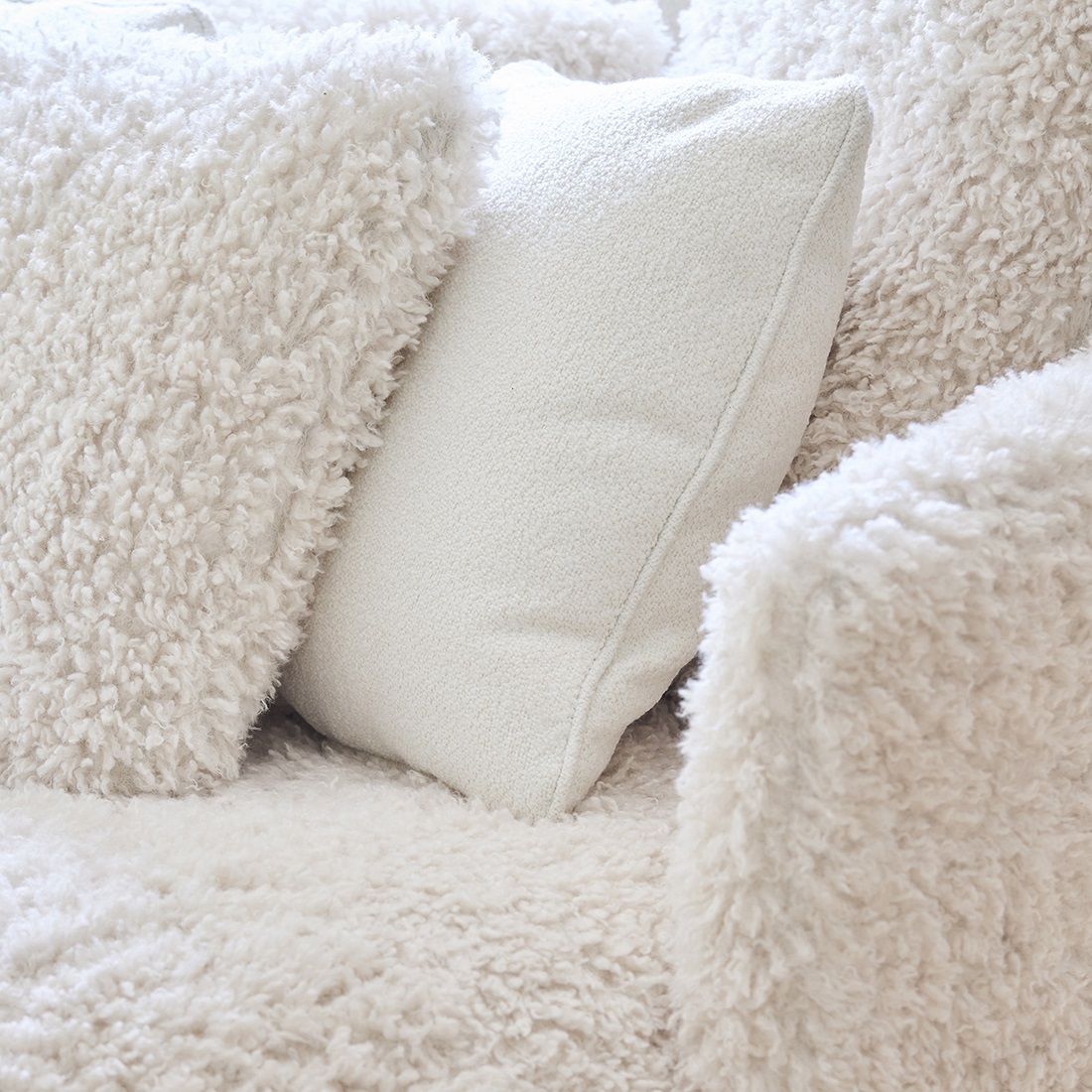 Carmin Daybed w 3 Pill WLion BESTILLINGSVARER Carmin Daybed w 3 Pill WLion BESTILLINGSVARER