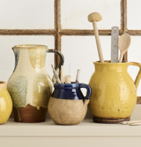 Vase m. hank naturfarvet m. blå kant Avignon