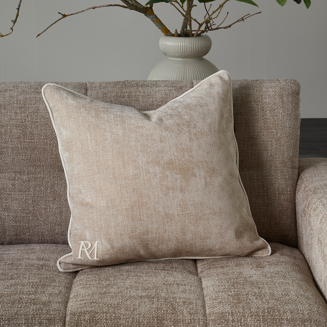 Pude - RM Monogram Aveiro Pillow 60x60 cm Pude - RM Monogram Aveiro Pillow 60x60 cm